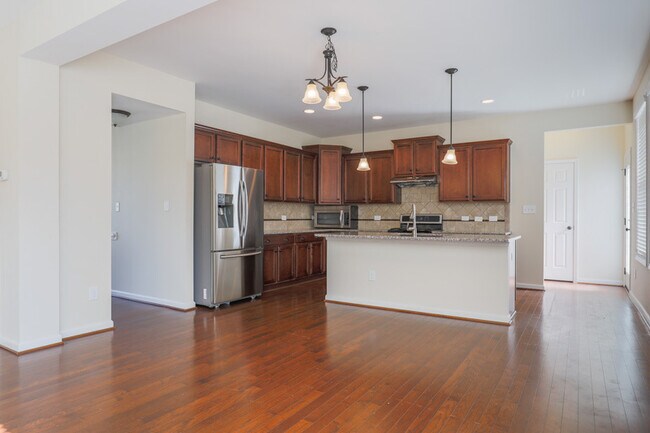 Building Photo - 1503 Hemlock Hill Dr