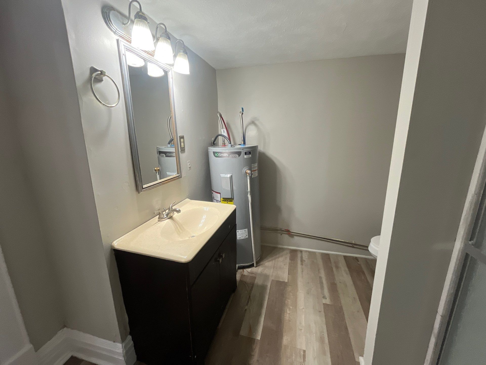 Building Photo - 402 N Highland Ave