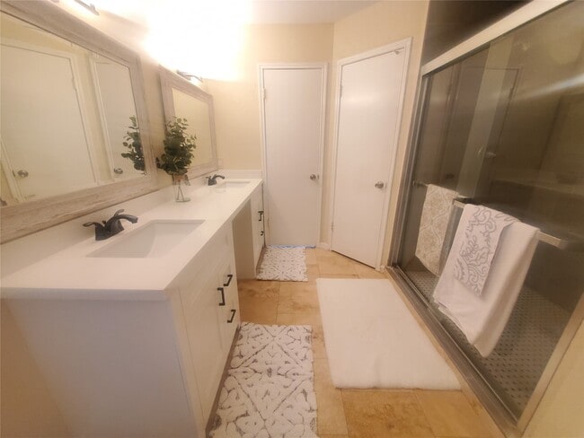 Building Photo - 2810 Arrowhead Dr