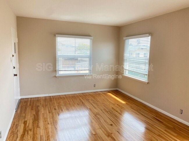 Building Photo - 228 E Maple St