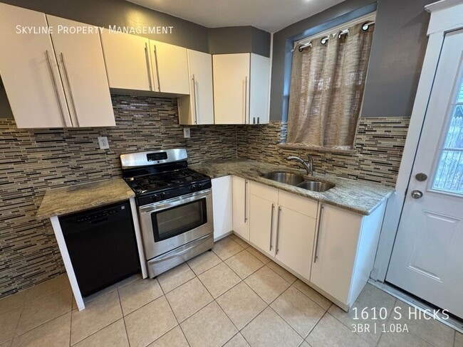 Building Photo - 1610 S Hicks-
