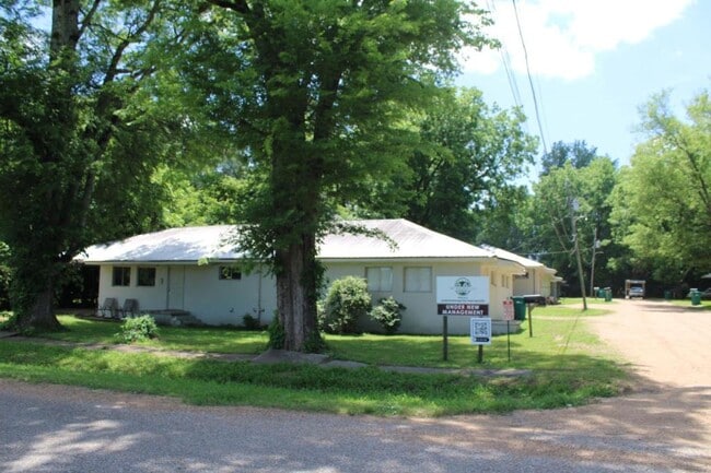 Building Photo - 102 Pecan Ln