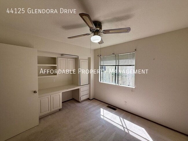 Building Photo - 44125 Glendora Dr