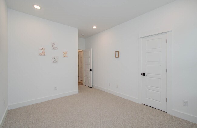 Building Photo - 970 Highland Sound Ln
