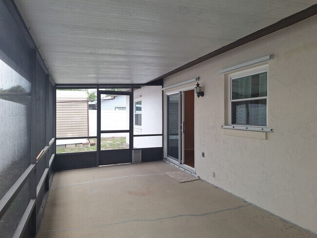 Building Photo - 2BR 2BA 1 CAR GARAGE DUPLEX IN PELICAN COVE WEST
