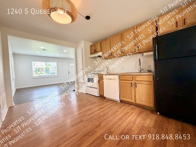Building Photo - 1240 S Quebec Ave