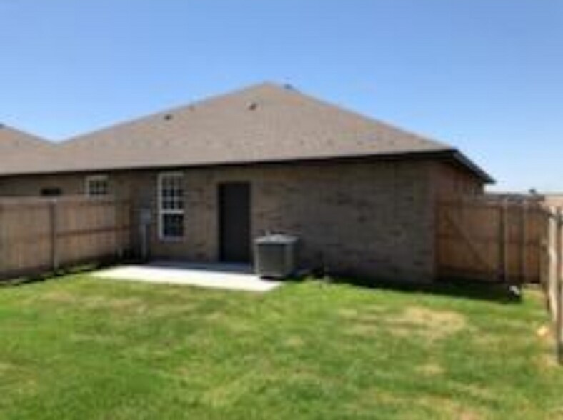 Building Photo - 1824 Post Oak Rd