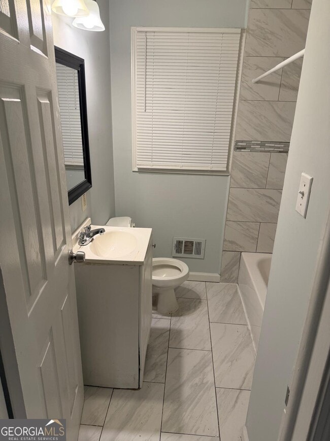 Building Photo - 3456 Thompson Dr NW