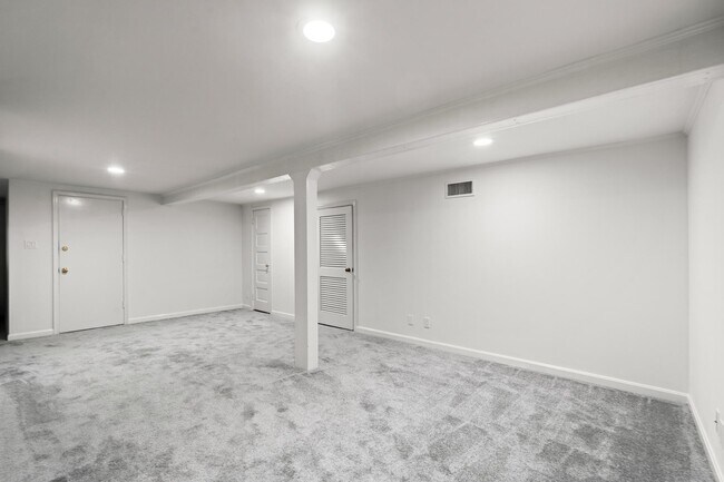 Building Photo - 2814 Bellevue Terrace NW