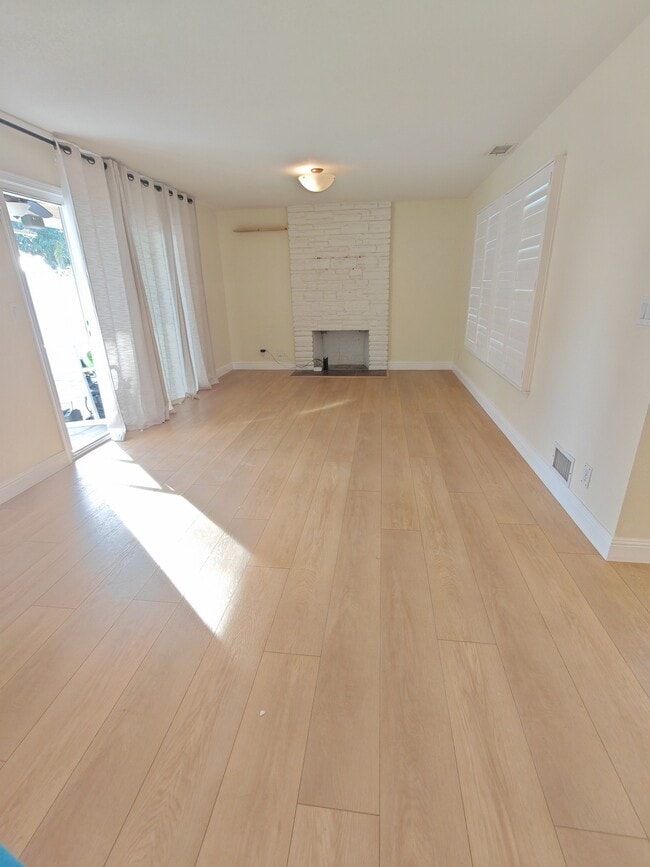 Building Photo - 11762 Brookshire Ave