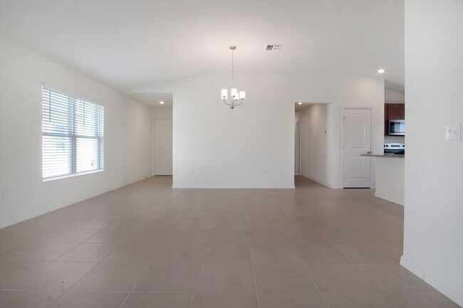 Building Photo - Modern Comfort Meets Convenience