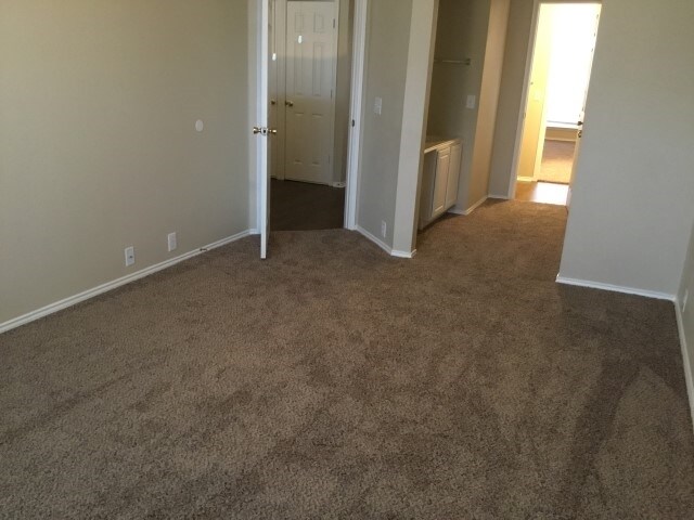 Building Photo - 4008 Double Oak Dr