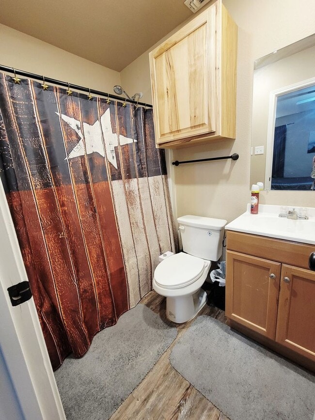 Building Photo - HALF OFF First Month!! Super cute 3/2/1 in...