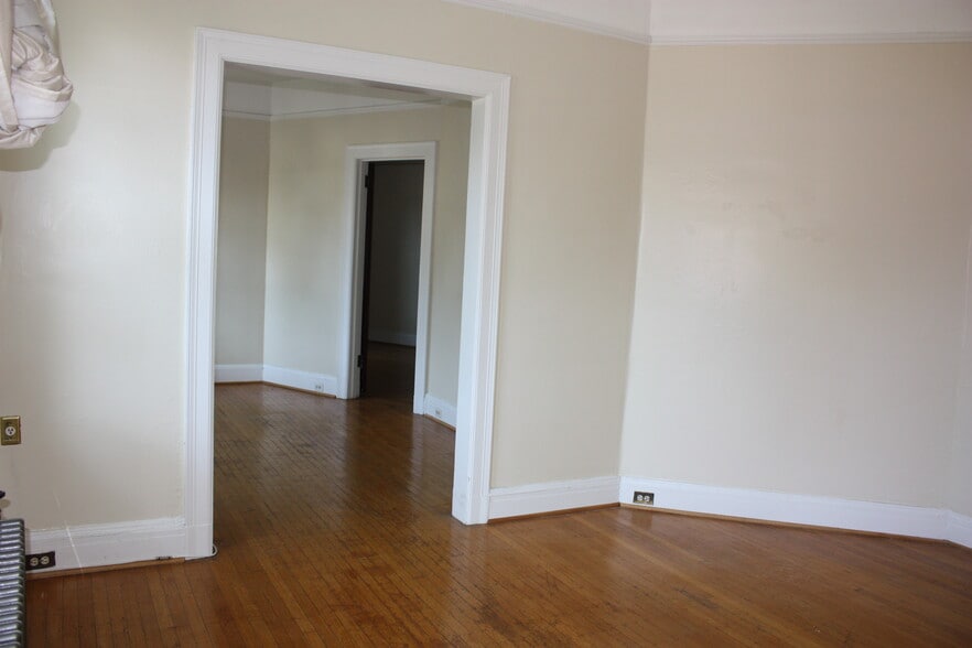 Building Photo - 3409 Greenway