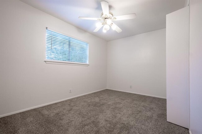 Building Photo - 9009 Sawtooth Ln