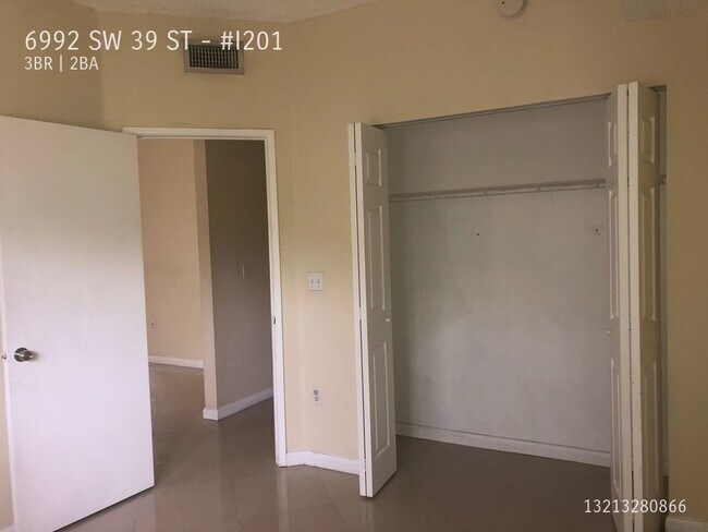 Building Photo - 6992 SW 39th St