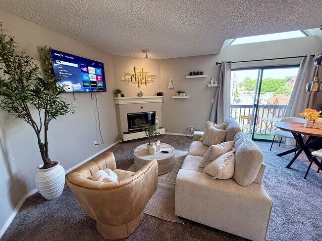 Building Photo - 6380 S Boston St