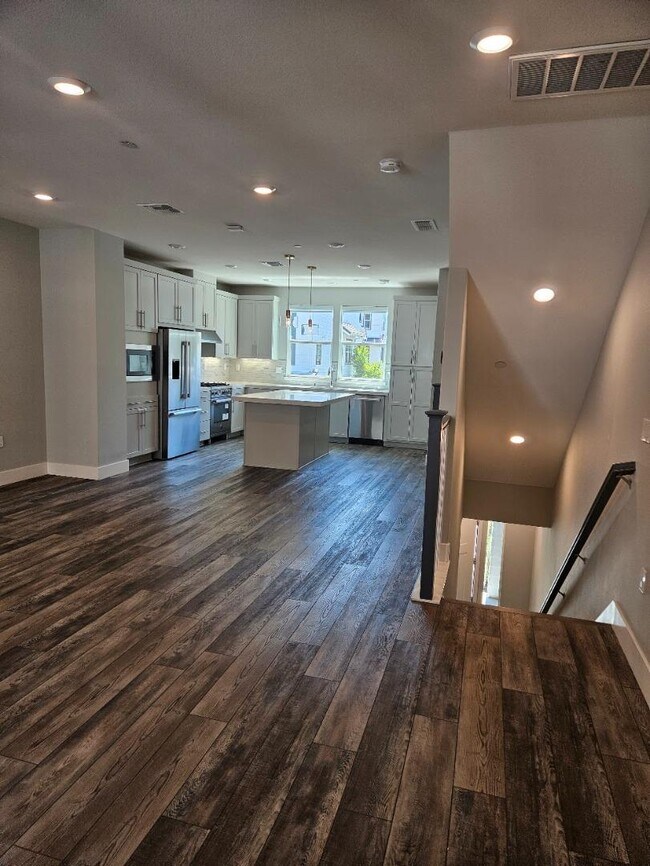 Building Photo - 122 Ranch Ln