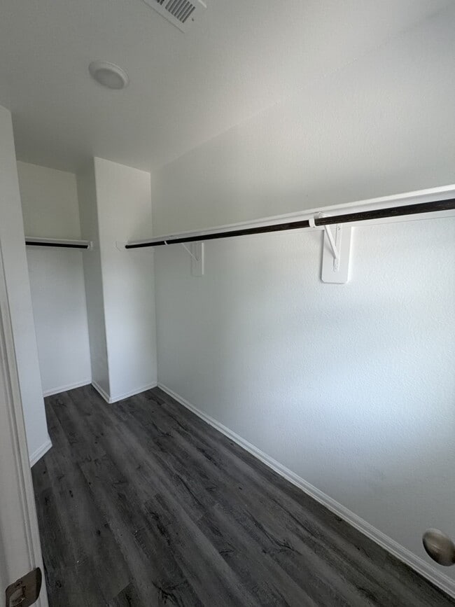 Building Photo - 505 Hines Ave