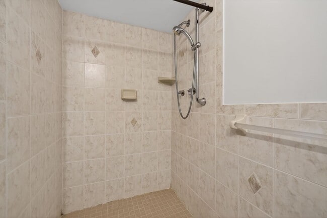 Building Photo - 9404 Woodington Dr