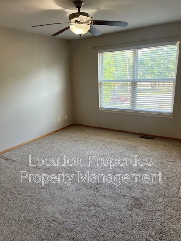 Building Photo - 2713 Grand Cir
