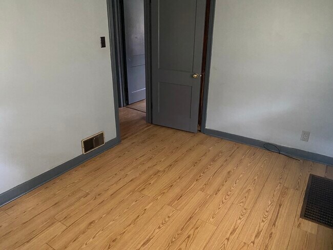 Building Photo - 308 Owens Ave