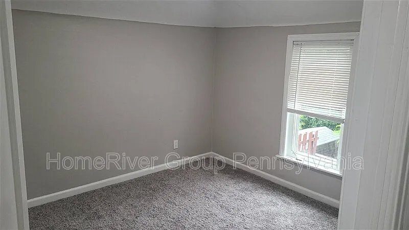 Building Photo - 1255 Shadycrest Dr