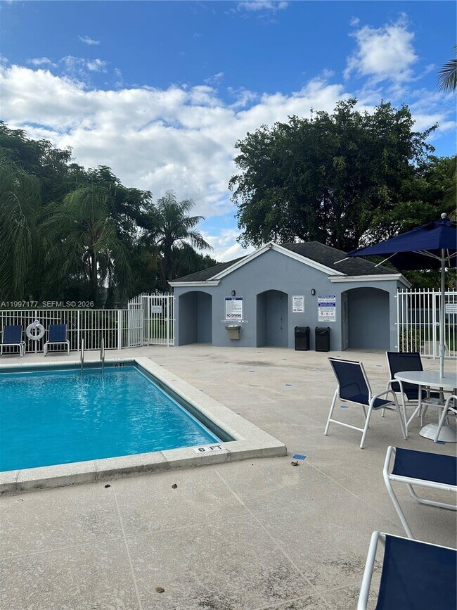 Building Photo - 9724 SW 142nd Pl