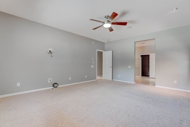 Building Photo - 2589 Chateau Clermont St