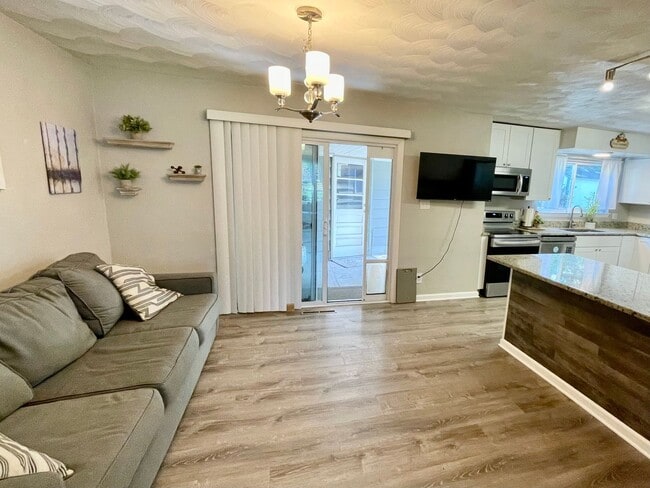 Building Photo - 4-Bedroom Home with Bonus Flex Room