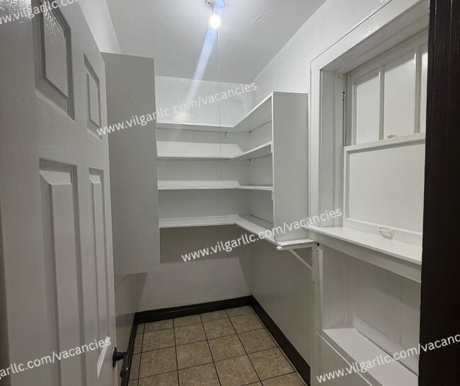 Building Photo - 3713 Hemlock St
