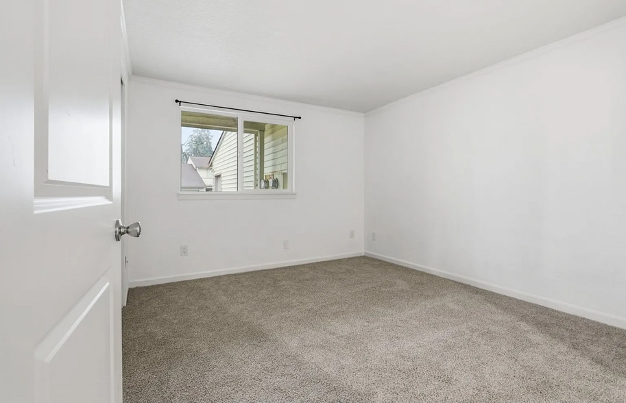 Building Photo - 510 SE 157th Ave