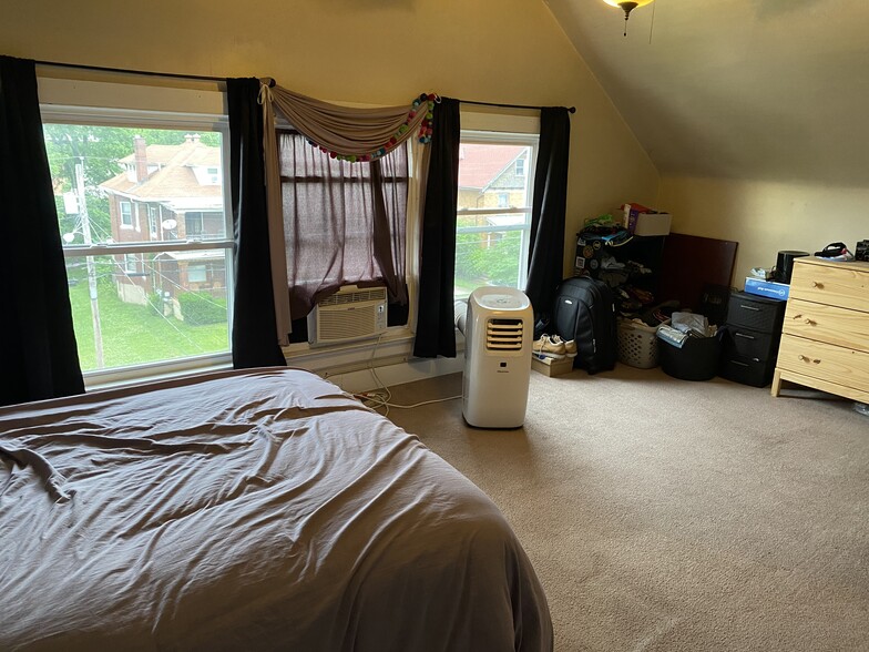 Building Photo - 1367 Burdette Ave