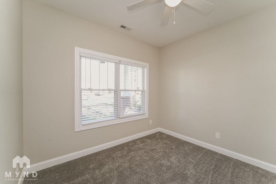 Building Photo - 2112 Middale St