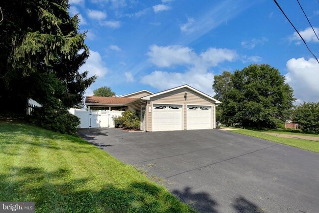 Building Photo - 127 Mountainview Dr