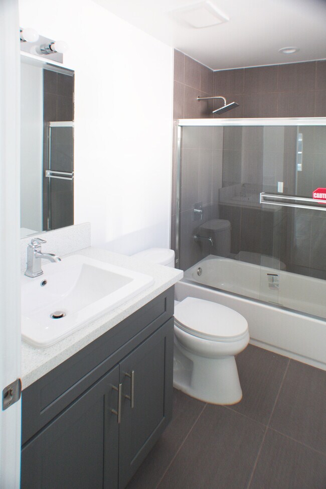 1st bath - 2106 Hauser Blvd