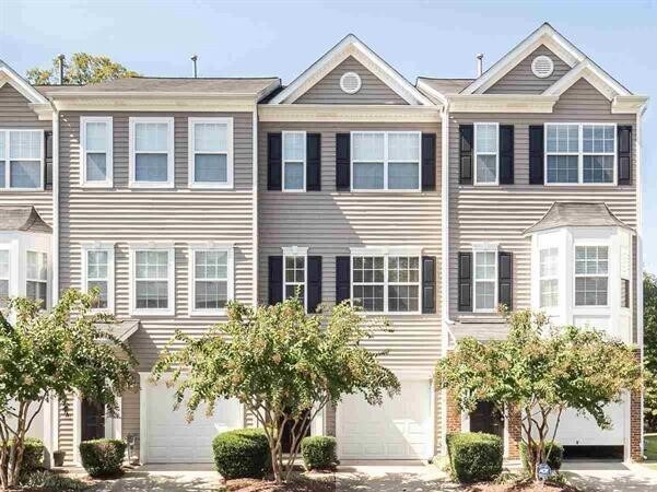 Primary Photo - Lovely townhouse in fantastic Durham locat...