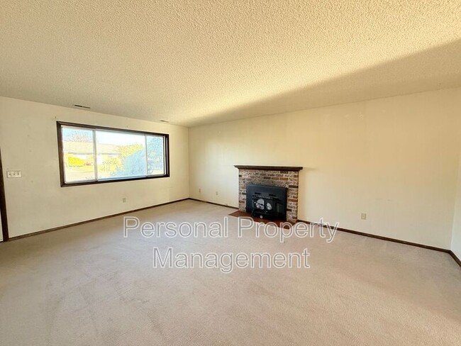 Building Photo - 16121 SE 3rd St