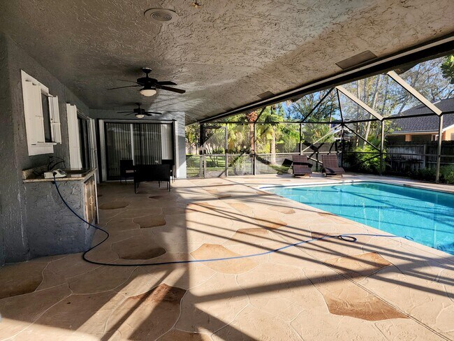 Building Photo - 14526 Paddock Dr