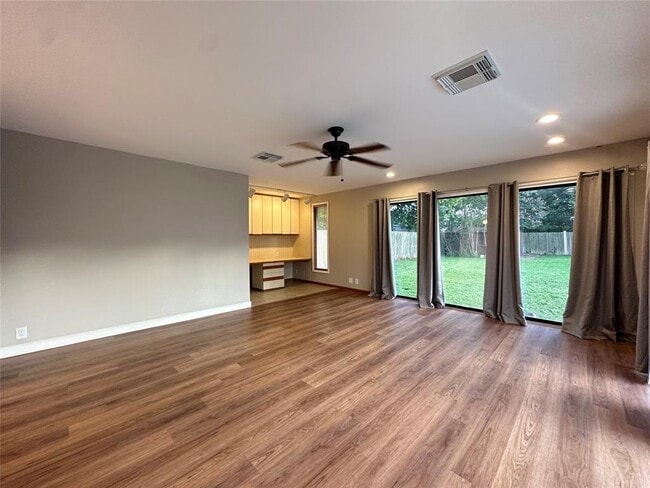 Building Photo - 12139 Huntington Park Dr