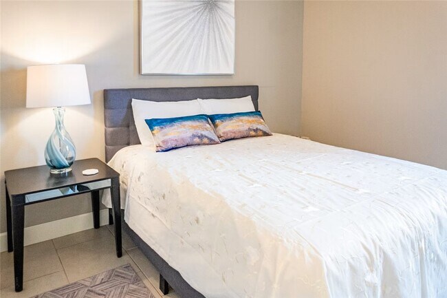 Building Photo - 212 SE A St