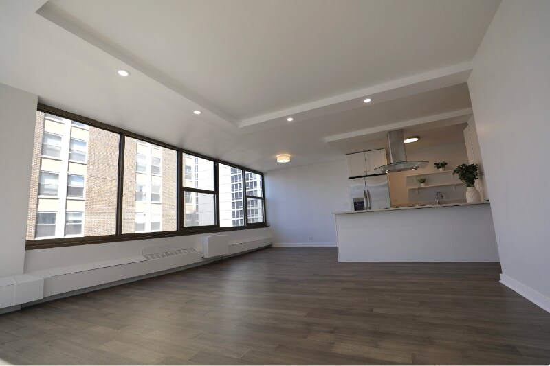 Building Photo - 360 W Wellington Ave