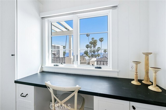 Building Photo - 360 Cliff Dr