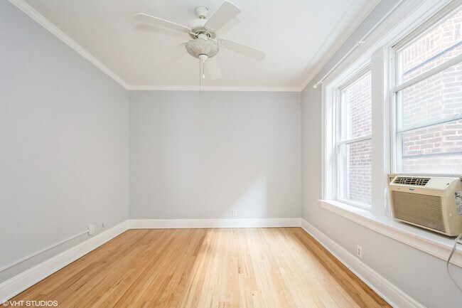 Building Photo - 1220 W Sherwin Ave