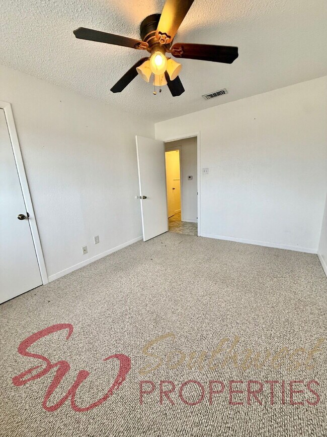 Building Photo - Well maintained 3 bedroom, 2 bathroom in the country