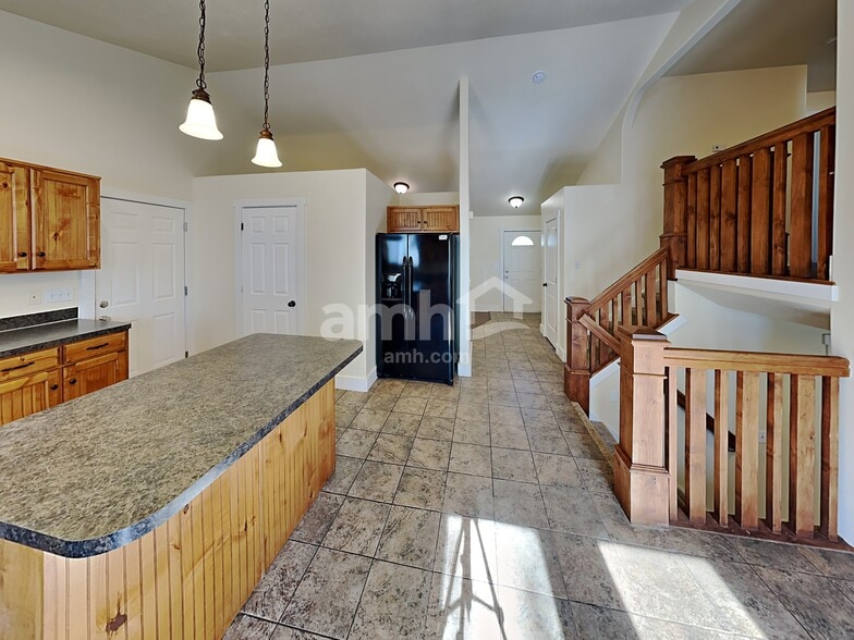 Building Photo - 4915 W 150 N