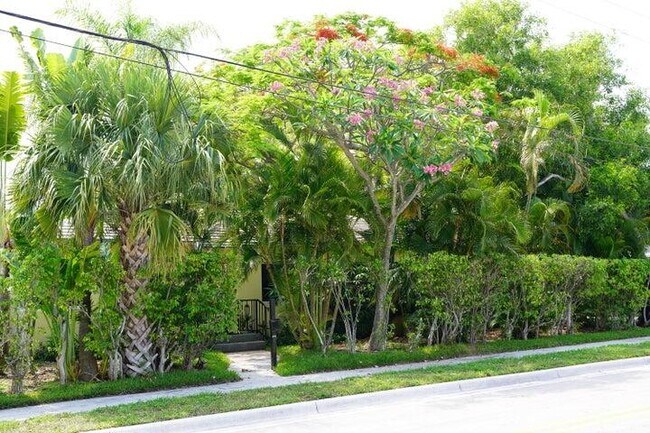 Building Photo - 5215 N Flagler Dr