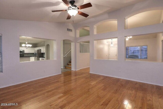 Building Photo - 7931 W Rose Garden Ln