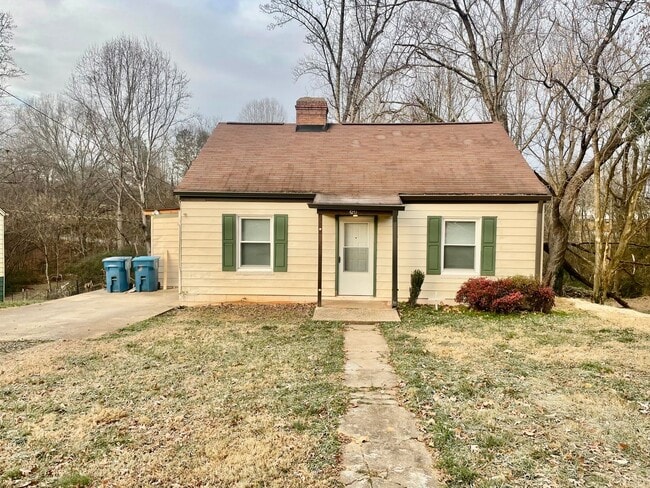 Building Photo - Welcome to this charming 2-bedroom, 1-bathroom home located in the vibrant community of Hickory, NC.