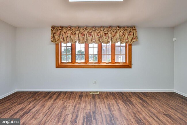 Building Photo - 9898 Wistaria St